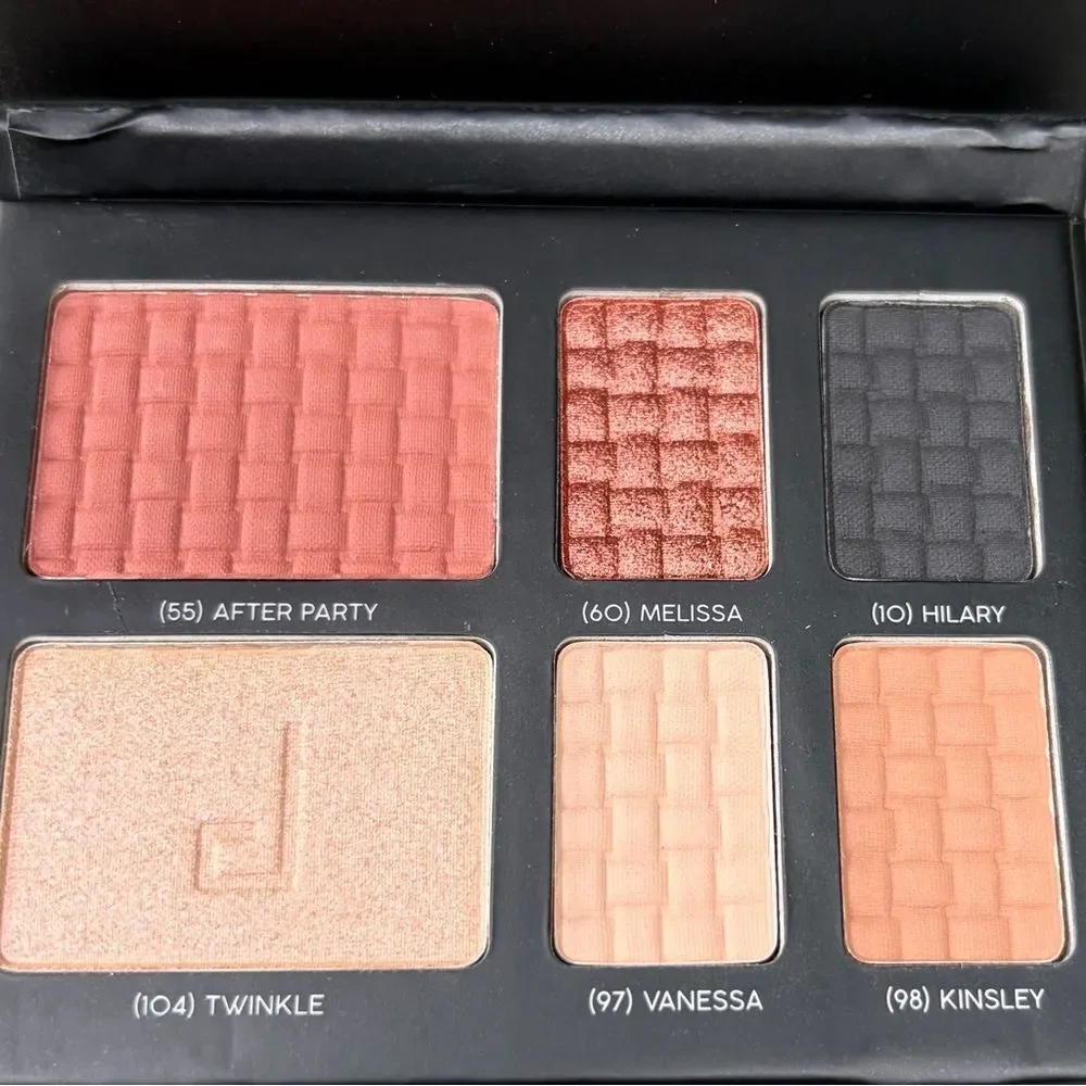 Doucce on the Go Palette Eyeshadow/Highlighter/Blush New Makeup Beauty